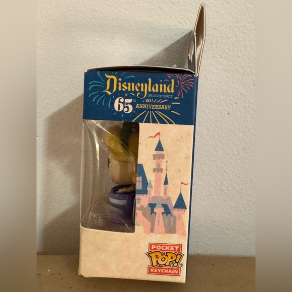 Funko Pocket Pop The Mad Tea Party Attraction And Alice Keychain - Picture 4 of 5